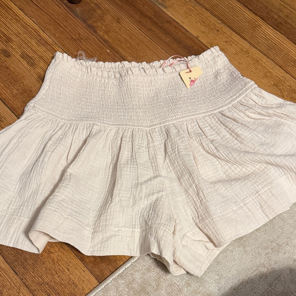 Entro Cream Short for Women